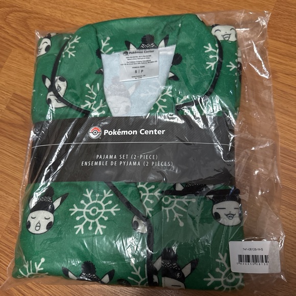 Pikachu Snowflakes Flannel Button-Up Pajama Set - Women’s Size S/P NWT - Picture 1 of 4